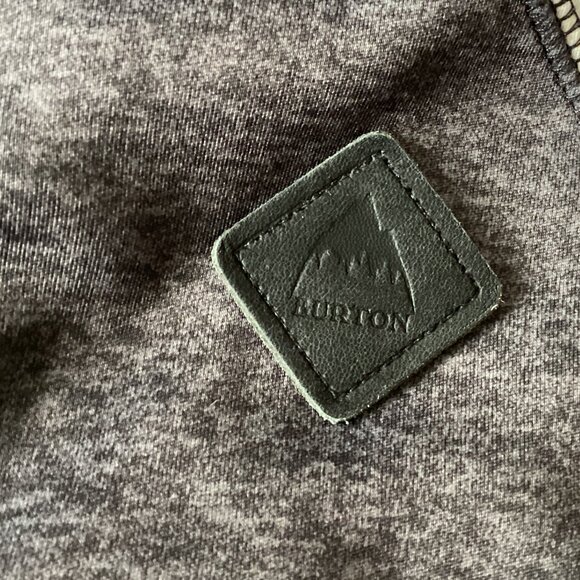 Burton Women's Hoodie Pullover Size S Kangaroo Pocket Black White Aztec Print - Picture 9 of 9